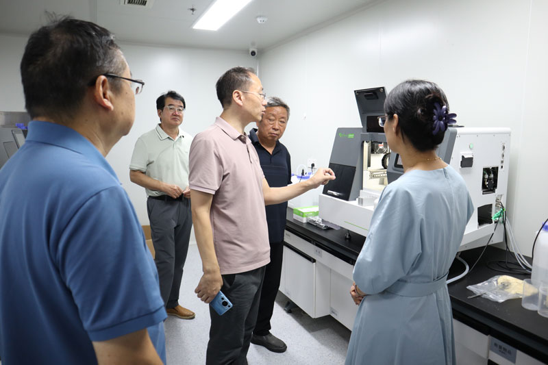 中國(guó)糧油學(xué)會(huì)專家組蒞臨南京微測(cè)調(diào)研指導(dǎo) 中國(guó)糧油學(xué)會(huì)專家組蒞臨南京微測(cè)調(diào)研指導(dǎo)